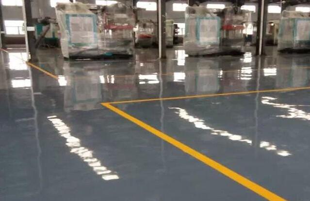該如何保護(hù)安康環(huán)氧地坪漆？就應(yīng)該及時(shí)清理車間地坪油污