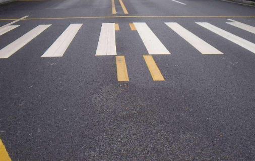 為什么道路上要進(jìn)行標(biāo)線施工呢？有什么作用呢？