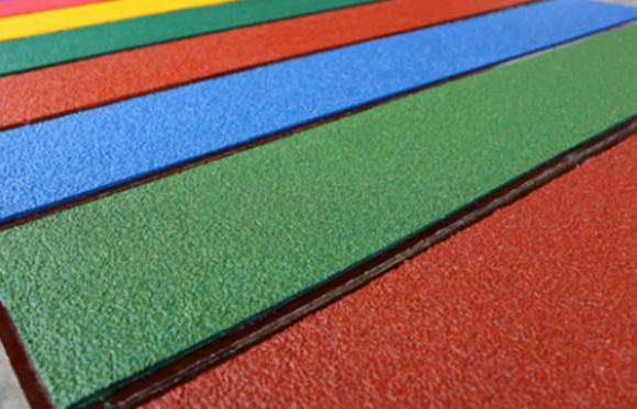 跟著道路標線涂料銷售廠家一起看看防滑涂料這種產(chǎn)品！